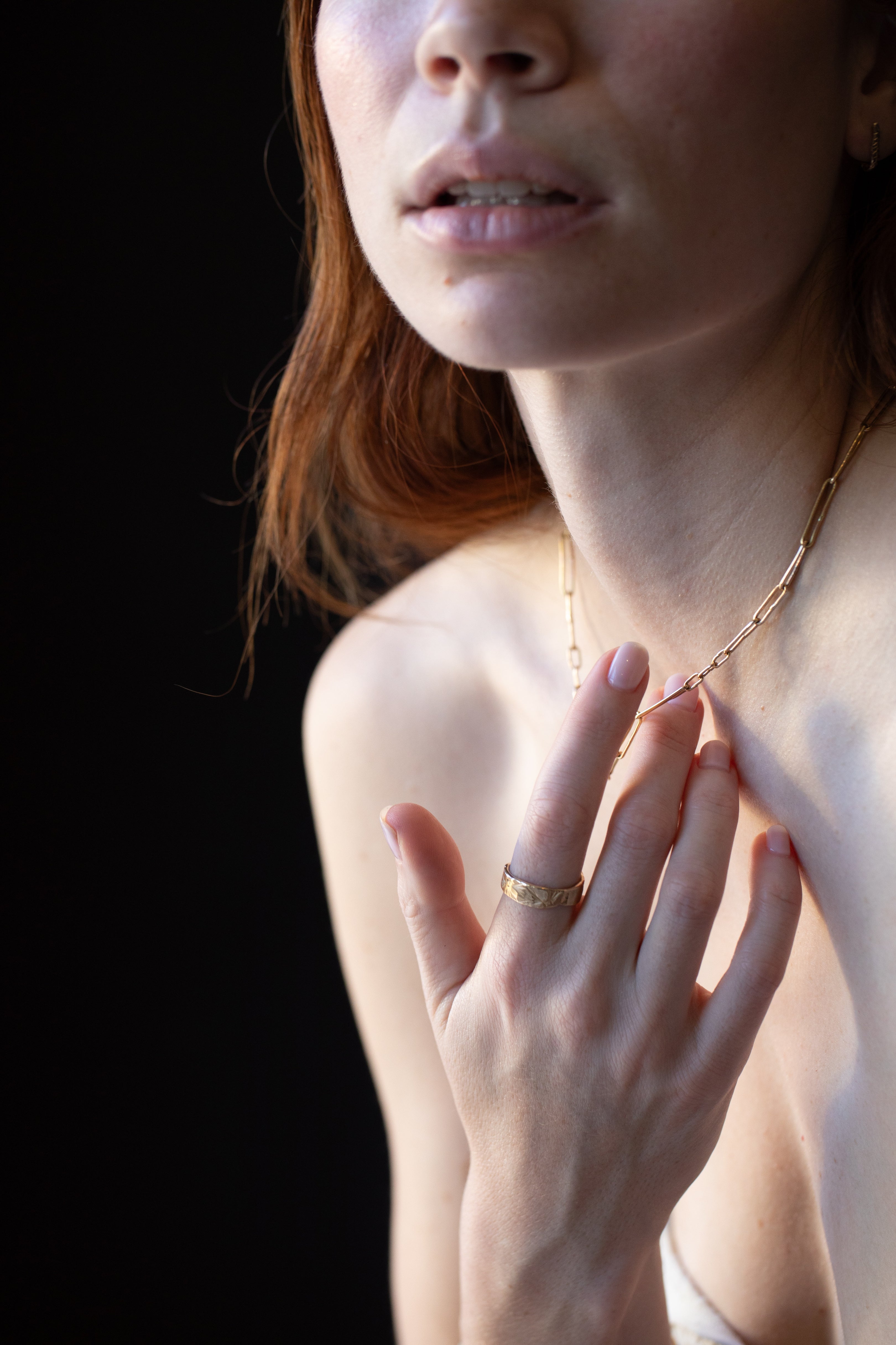 Model Wearing JONSI Slub Link Chain Necklace with Elegant Style