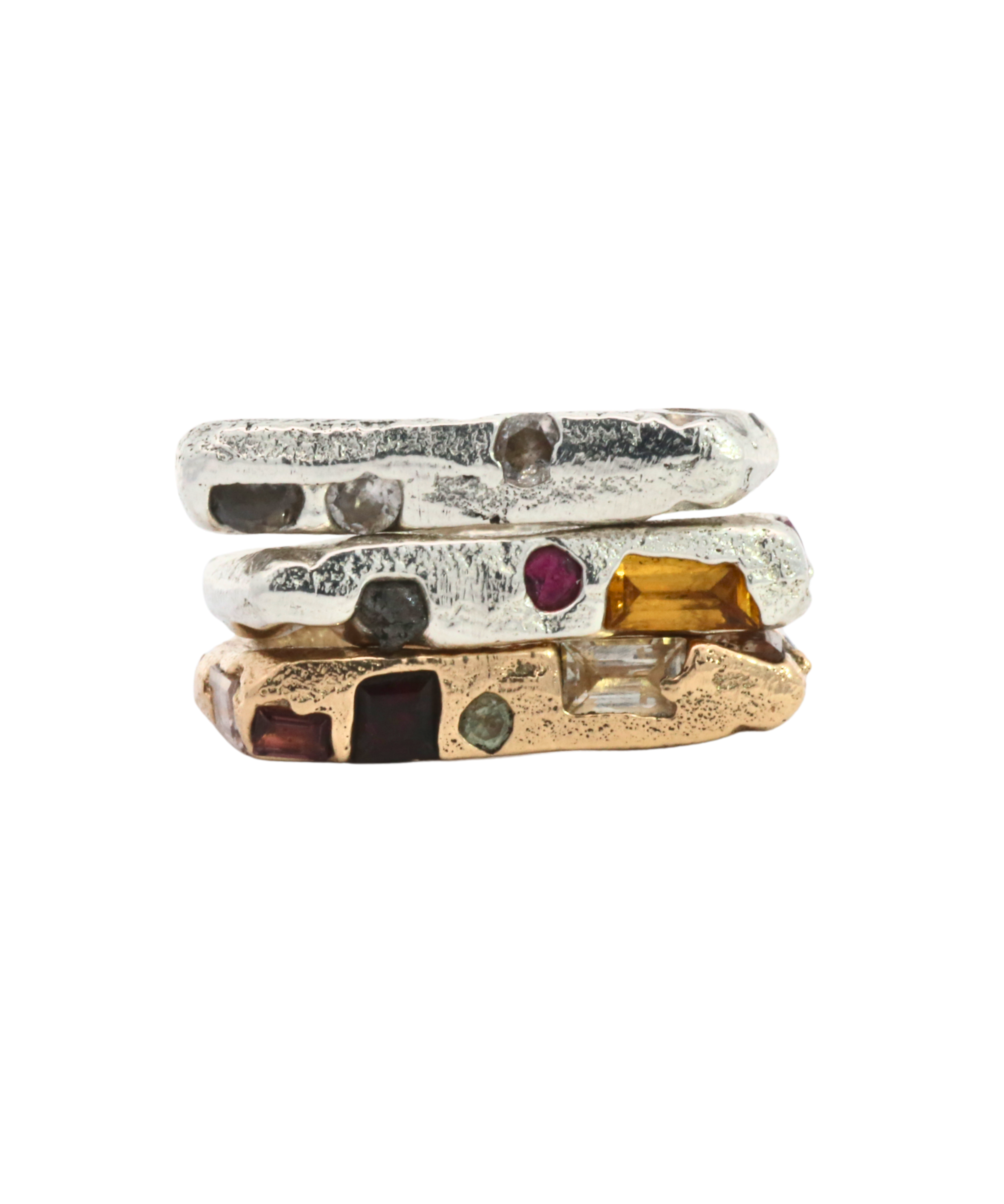 HYGGE Ring Sand Cast scale view, 14K Fairmined gold