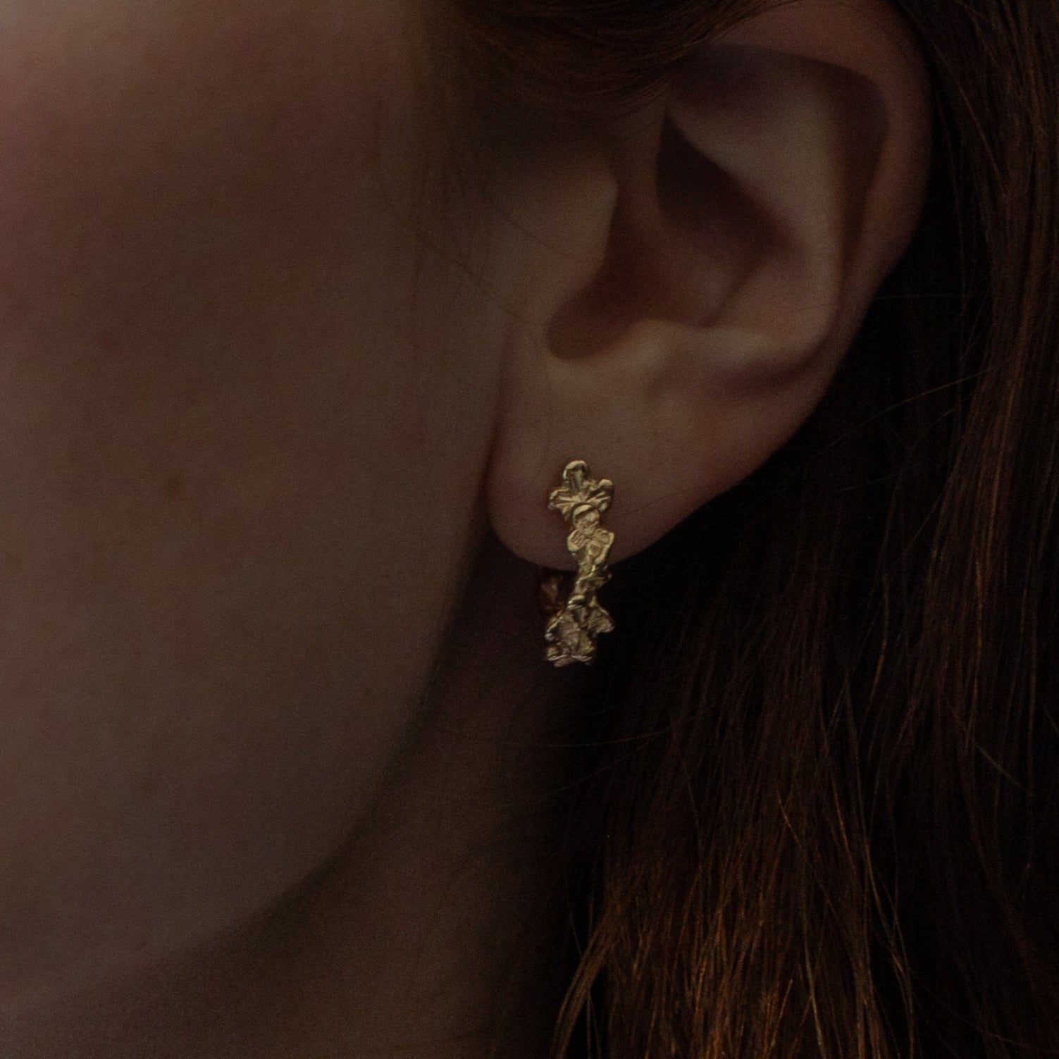 gold flower hoop earrings