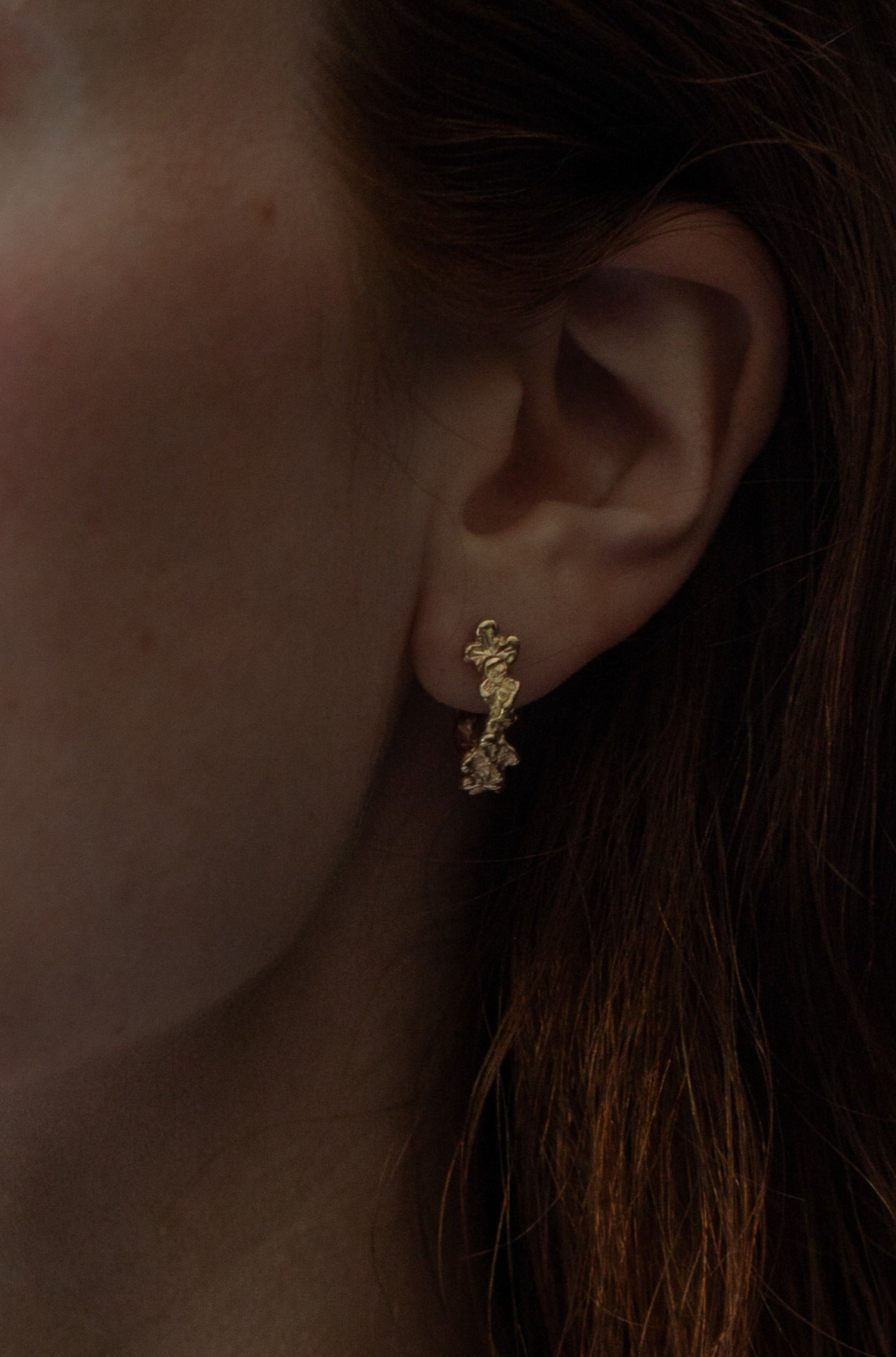 gold flower hoop earrings