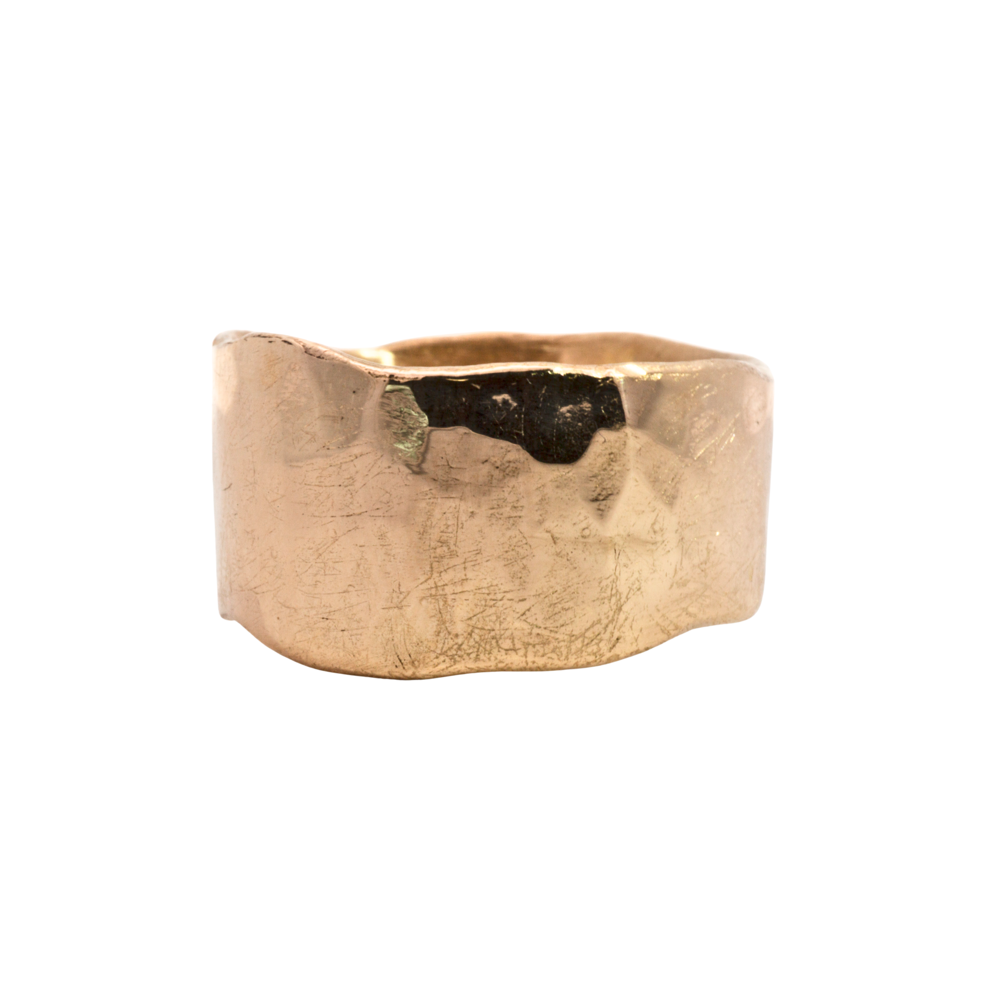SIGR WATER Wide Band Ring in Fairmined Gold with Wavy Edges

