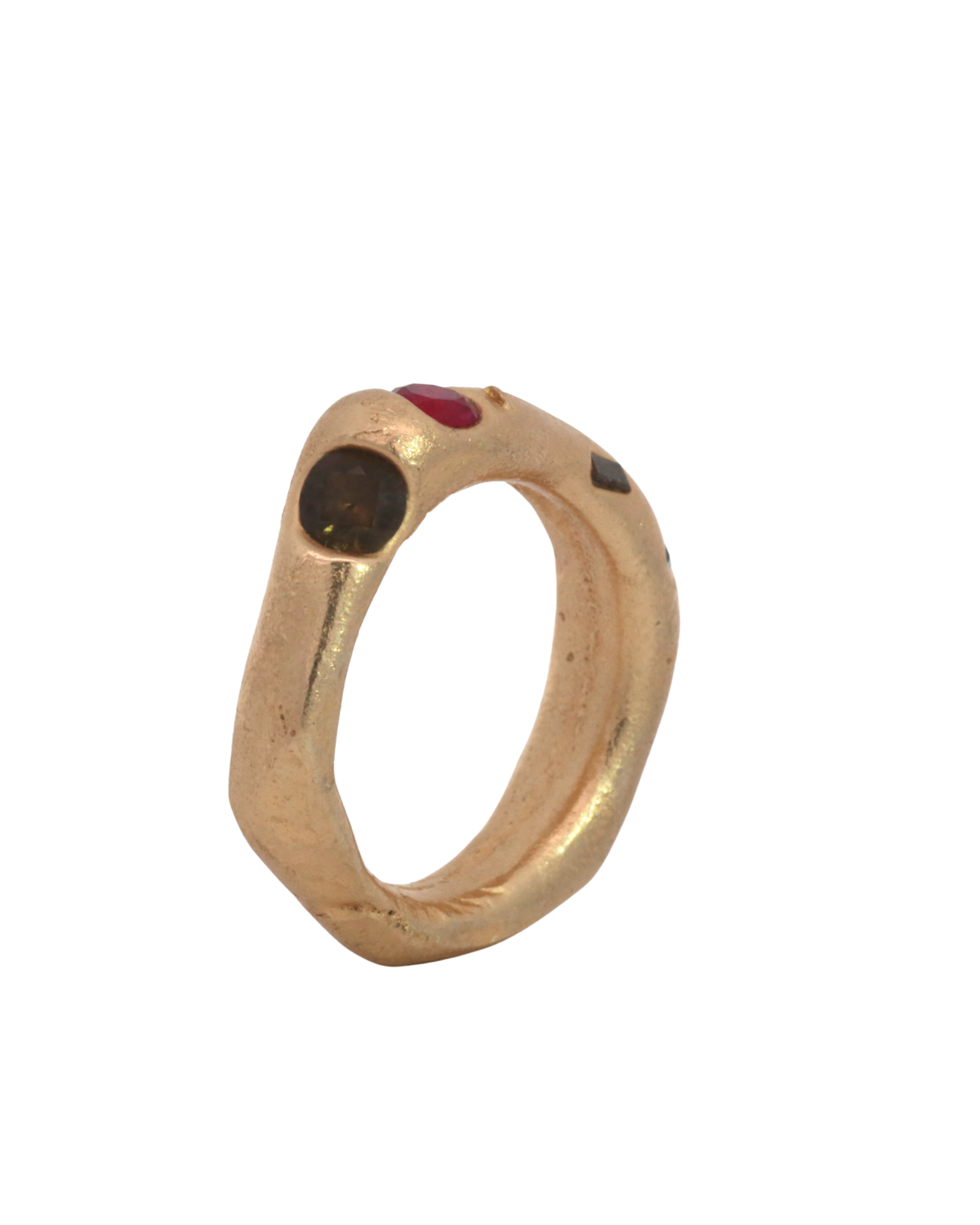WILDER II Ring texture close-up showing sand cast detail, 14K Fairmined gold