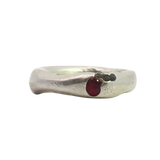 WILDER II Ring in recycled sterling silver with ruby and garnet, sand cast