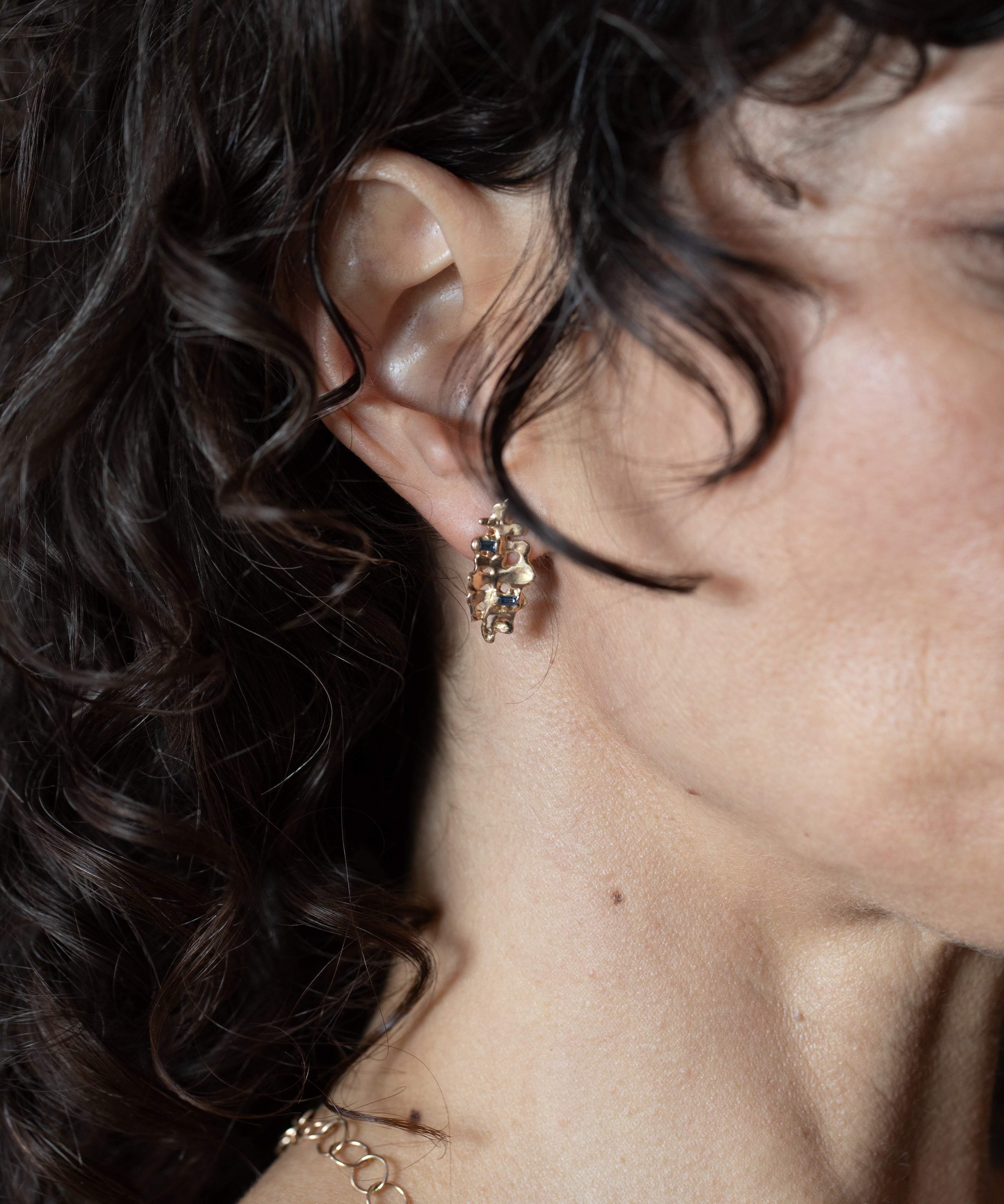 DORTE Earrings texture close-up showing lost wax cast detail, 14K Fairmined gold