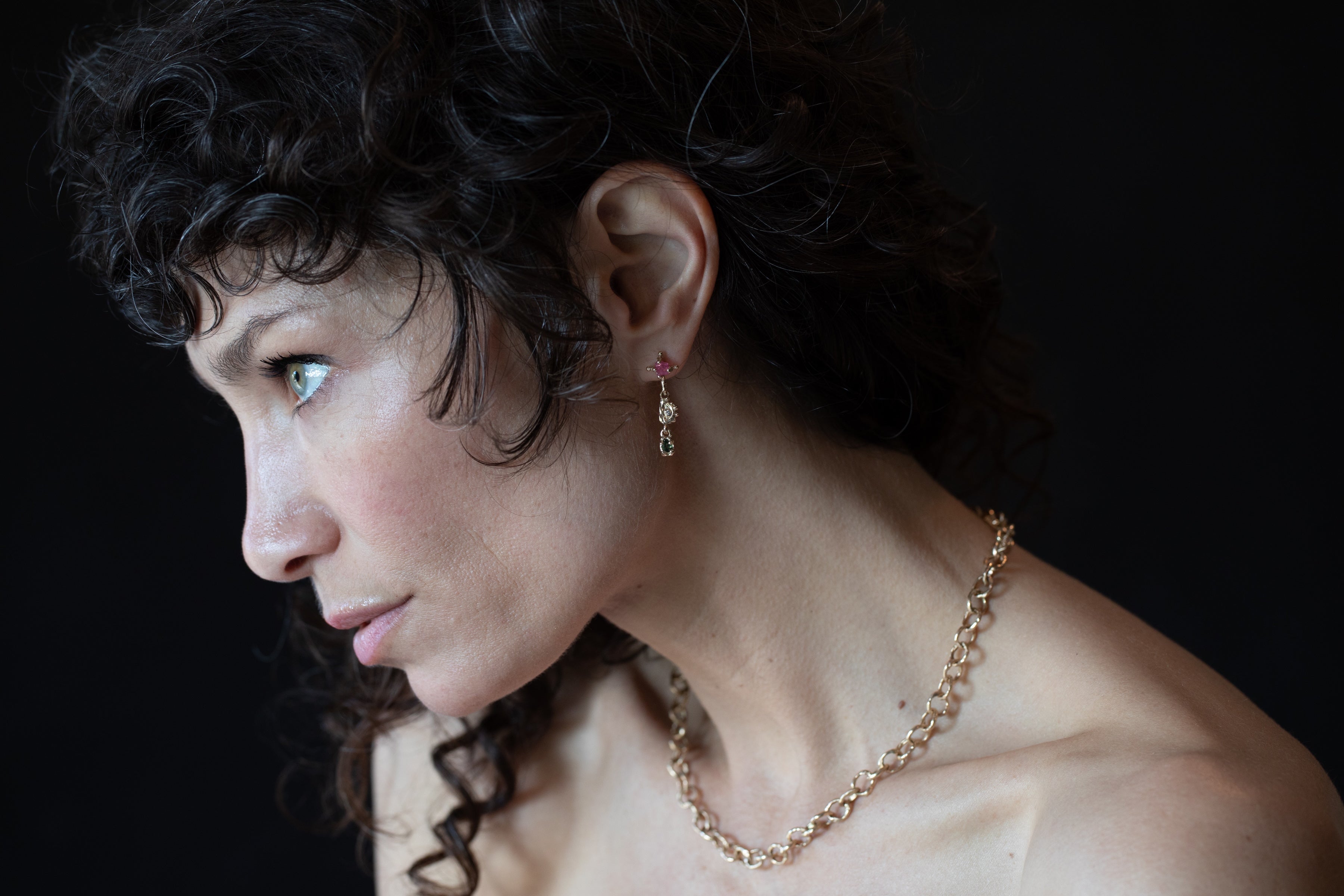 XOIE Link Necklace alternate angle, 14K Fairmined gold