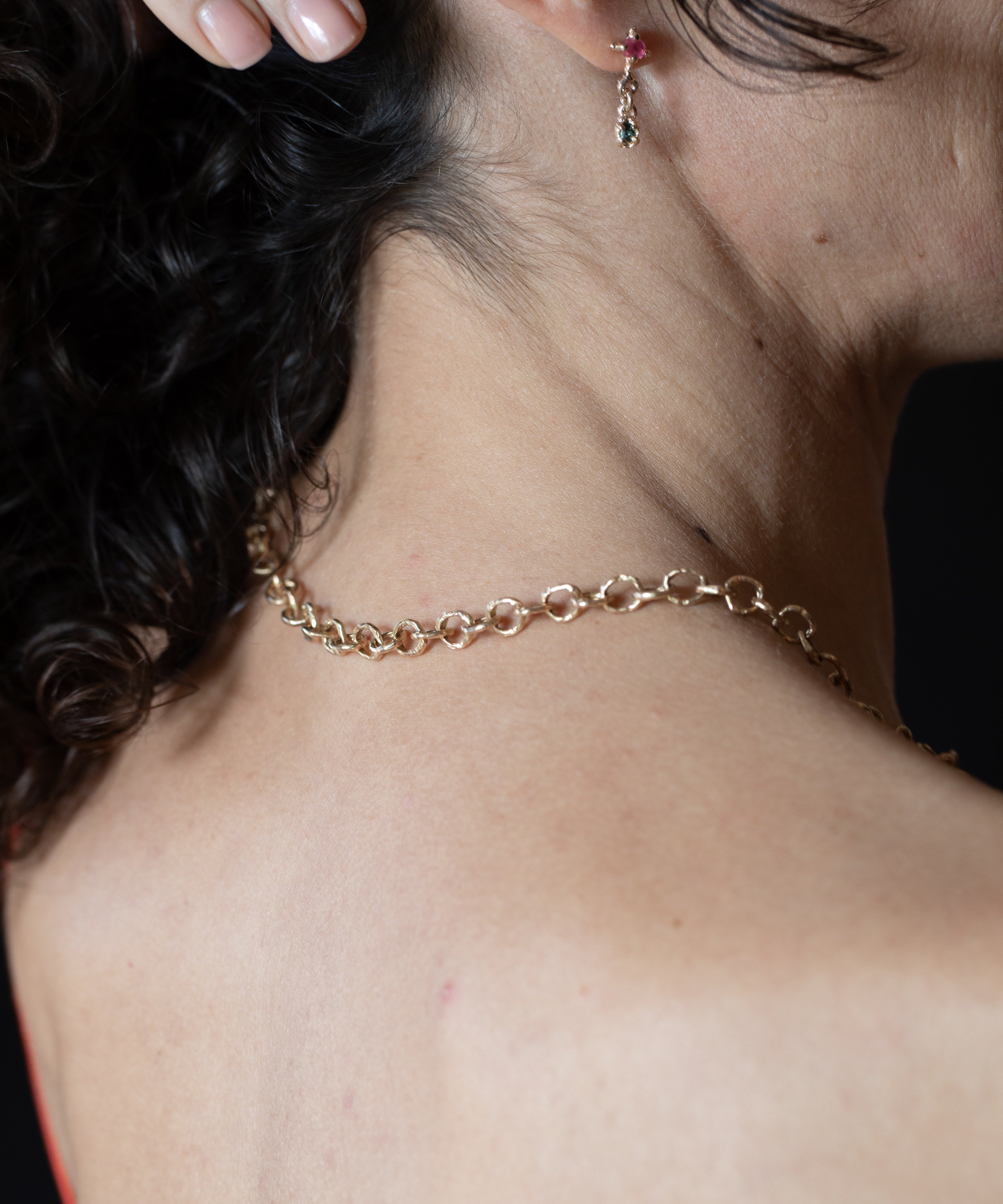 XOIE Link Necklace scale view, 14K Fairmined gold
